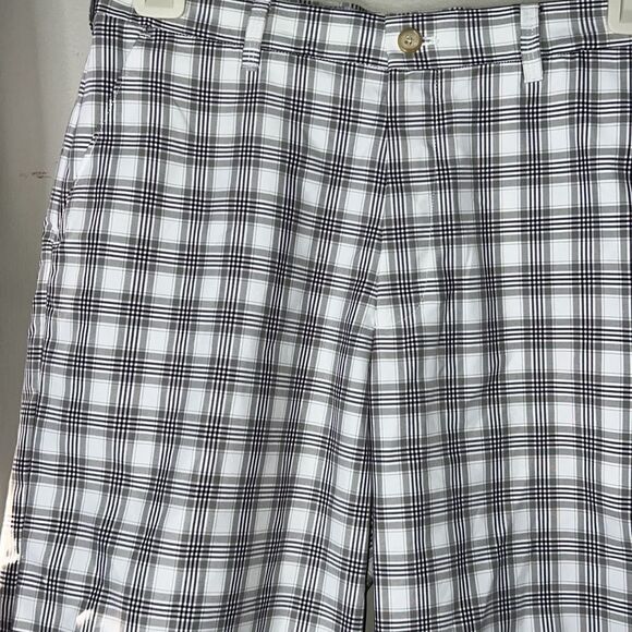 Izod perform X golf shorts size 34 - Picture 5 of 12